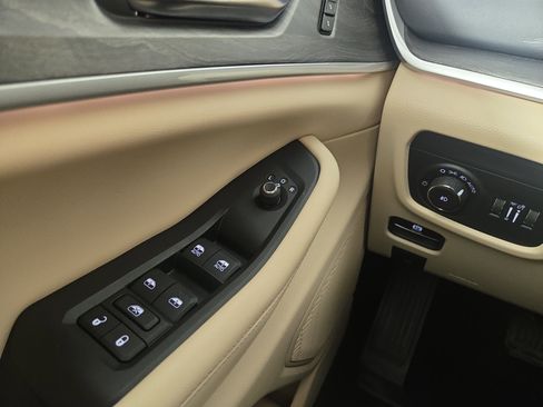 Certified 2023 Jeep Grand Cherokee Limited w/ Luxury Tech Group II AWD/4WD image 32