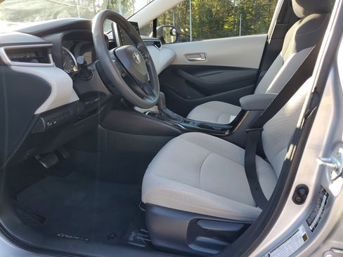 Used 2021 Toyota Corolla LE image 16