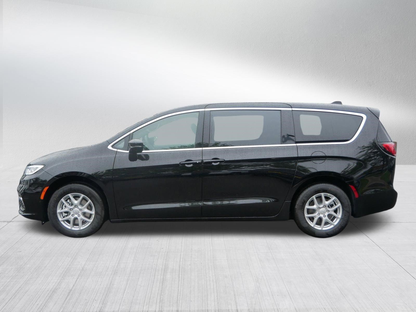 New 2026 Chrysler Pacifica Select FWD image 4