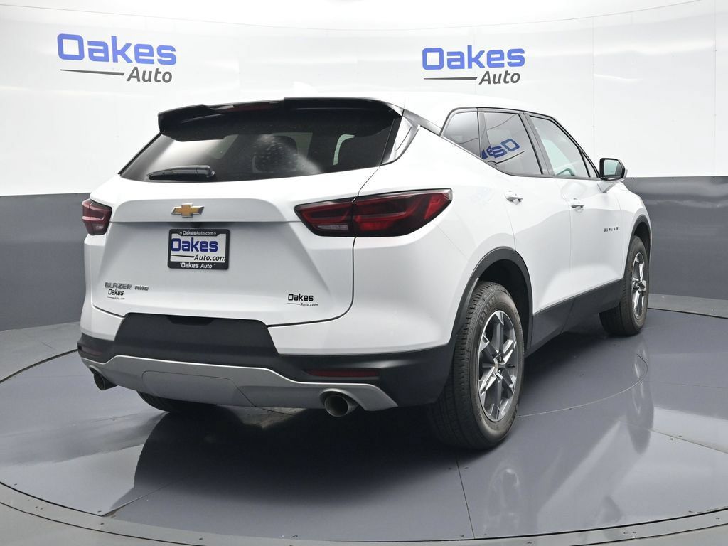 Used 2025 Chevrolet Blazer LT AWD/4WD image 7