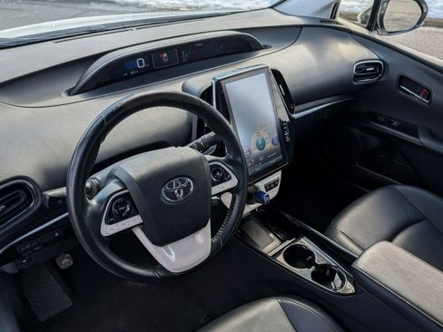 Used 2018 Toyota Prius Prime Premium image 16