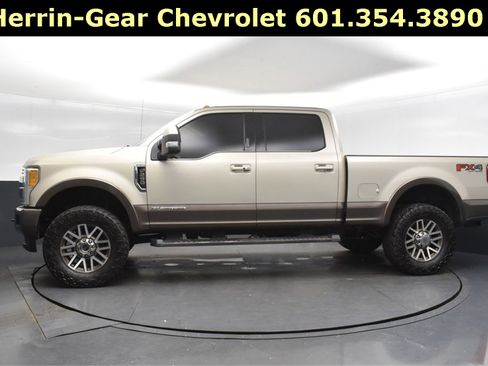 Used 2017 Ford F250 King Ranch w/ FX4 Off-Road Package image 4