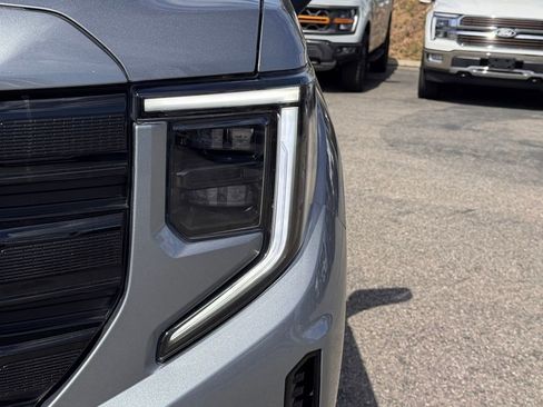 Used 2025 GMC Sierra 1500 Elevation AWD/4WD image 8