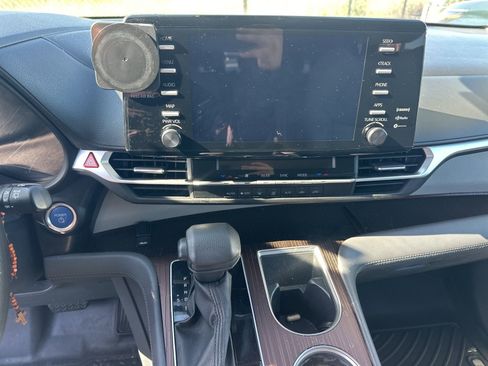 Certified 2023 Toyota Sienna LE FWD image 11