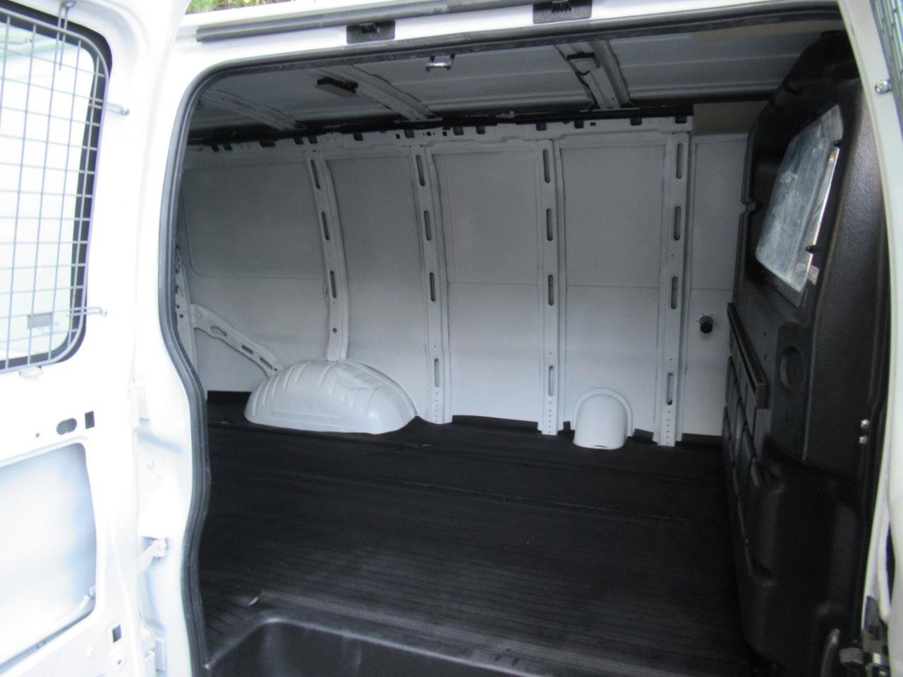 Used 2017 Chevrolet Express 2500 RWD image 14