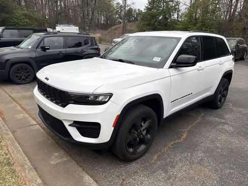 Used 2022 Jeep Grand Cherokee Altitude image 8