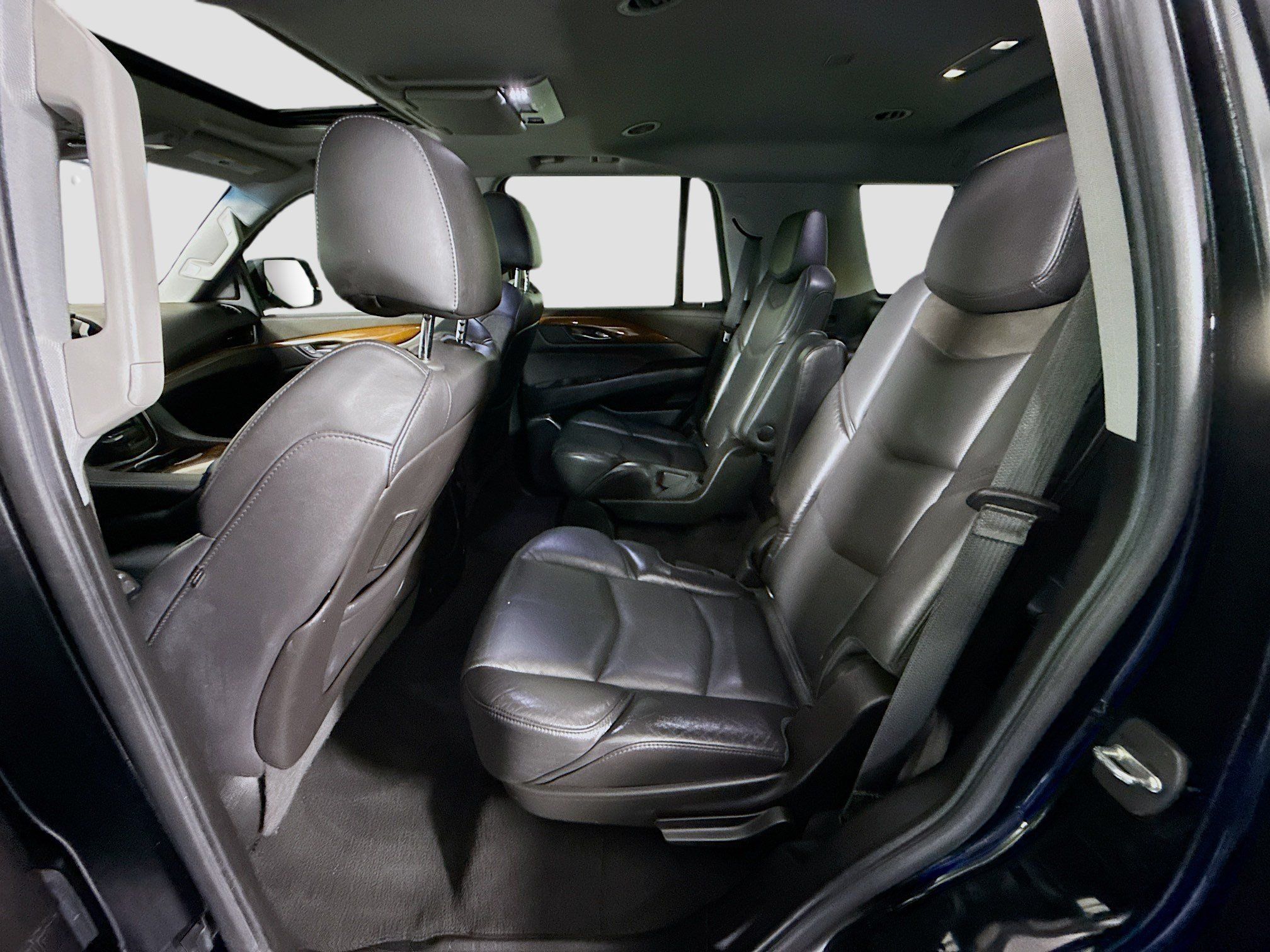 Used 2018 Cadillac Escalade Luxury AWD/4WD image 24