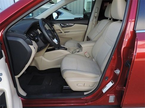 Used 2018 Nissan Rogue SV image 12