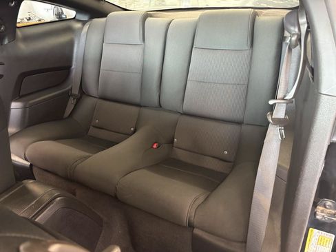 Used 2010 Ford Mustang Coupe RWD image 21