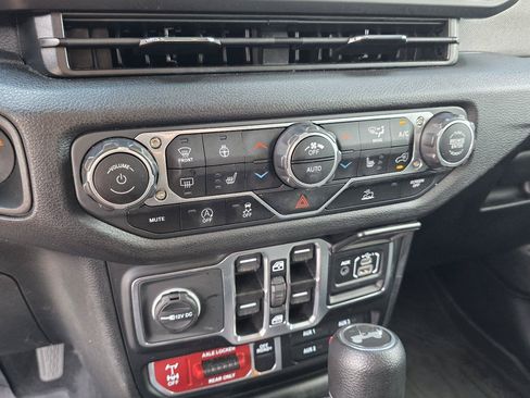 Certified 2025 Jeep Wrangler Unlimited Sport AWD/4WD image 19