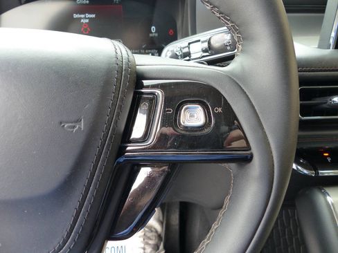 Used 2023 Lincoln Aviator AWD w/ Elements Package image 24