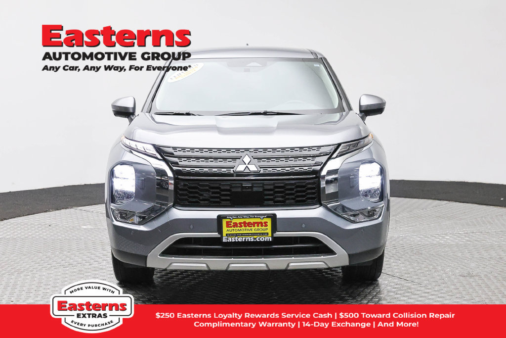 Used 2023 Mitsubishi Outlander SE AWD/4WD image 3