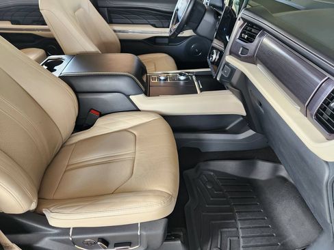 Used 2022 Ford Expedition Platinum AWD/4WD image 15