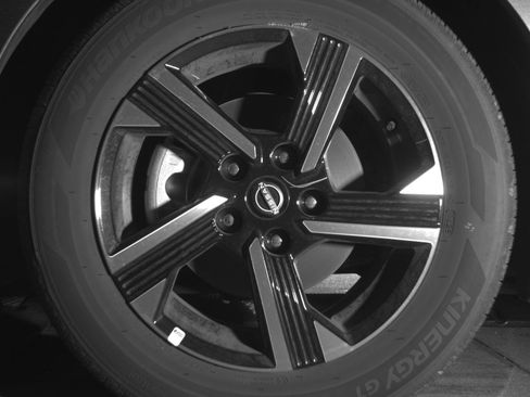 Used 2025 Nissan Sentra SV FWD image 12
