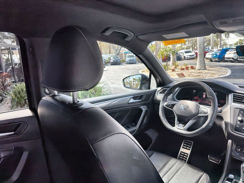 Used 2022 Volkswagen Tiguan SE R-Line image 9