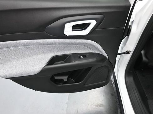 Used 2025 Jeep Compass Sport image 21