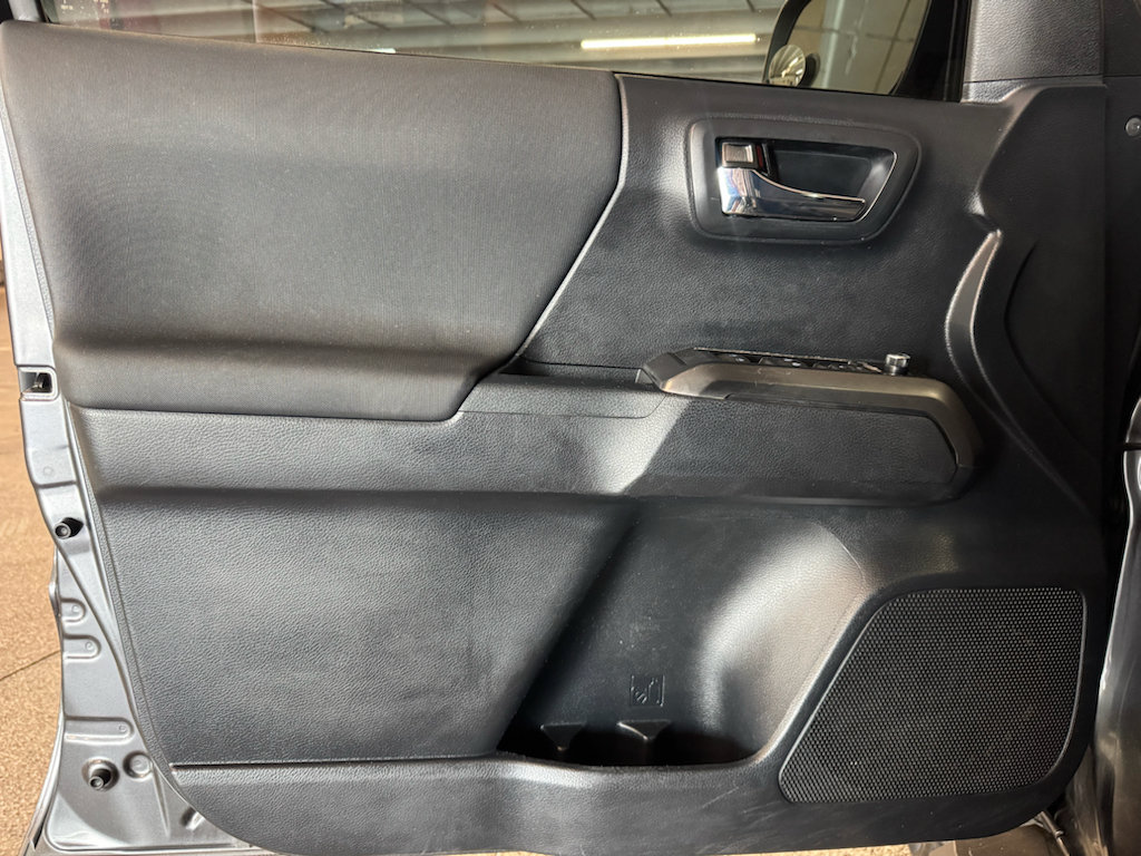 Used 2018 Toyota Tacoma TRD Sport RWD image 15