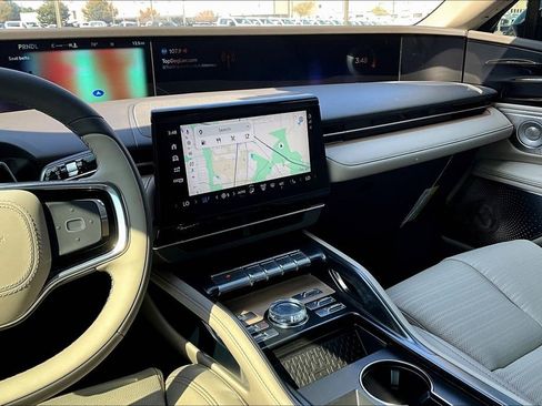 New 2025 Lincoln Nautilus Reserve image 7