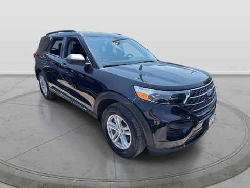 Used 2022 Ford Explorer XLT AWD/4WD image 1