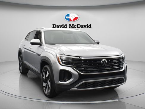 Used 2024 Volkswagen Atlas Cross Sport SE image 2