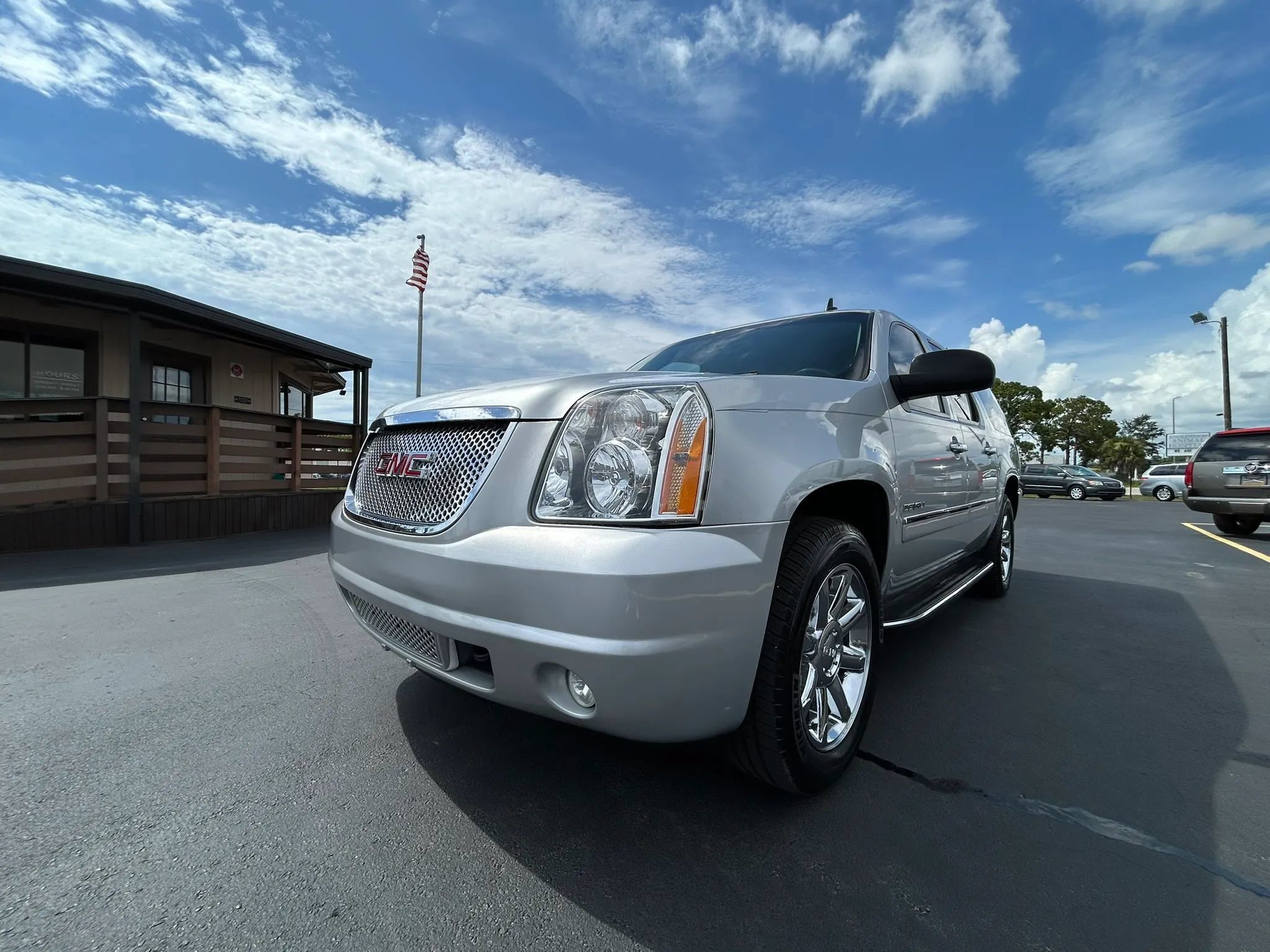 Used 2012 GMC Yukon XL Denali RWD image 12