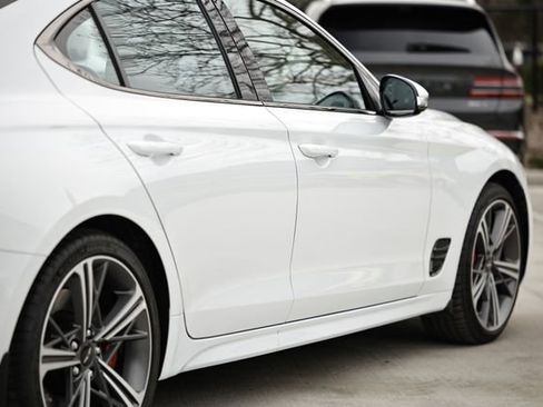 Used 2025 Genesis G70 3.3T Advanced image 8