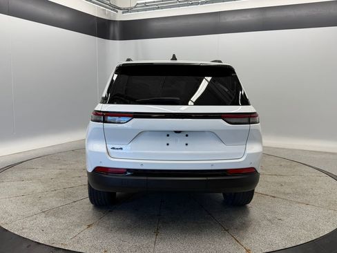 Certified 2023 Jeep Grand Cherokee Altitude AWD/4WD image 9