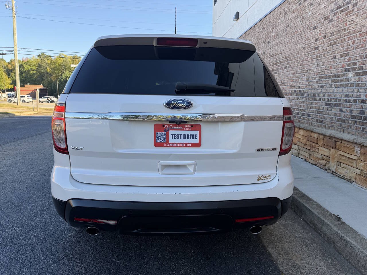Used 2015 Ford Explorer XLT w/ Equipment Group 202A FWD image 4