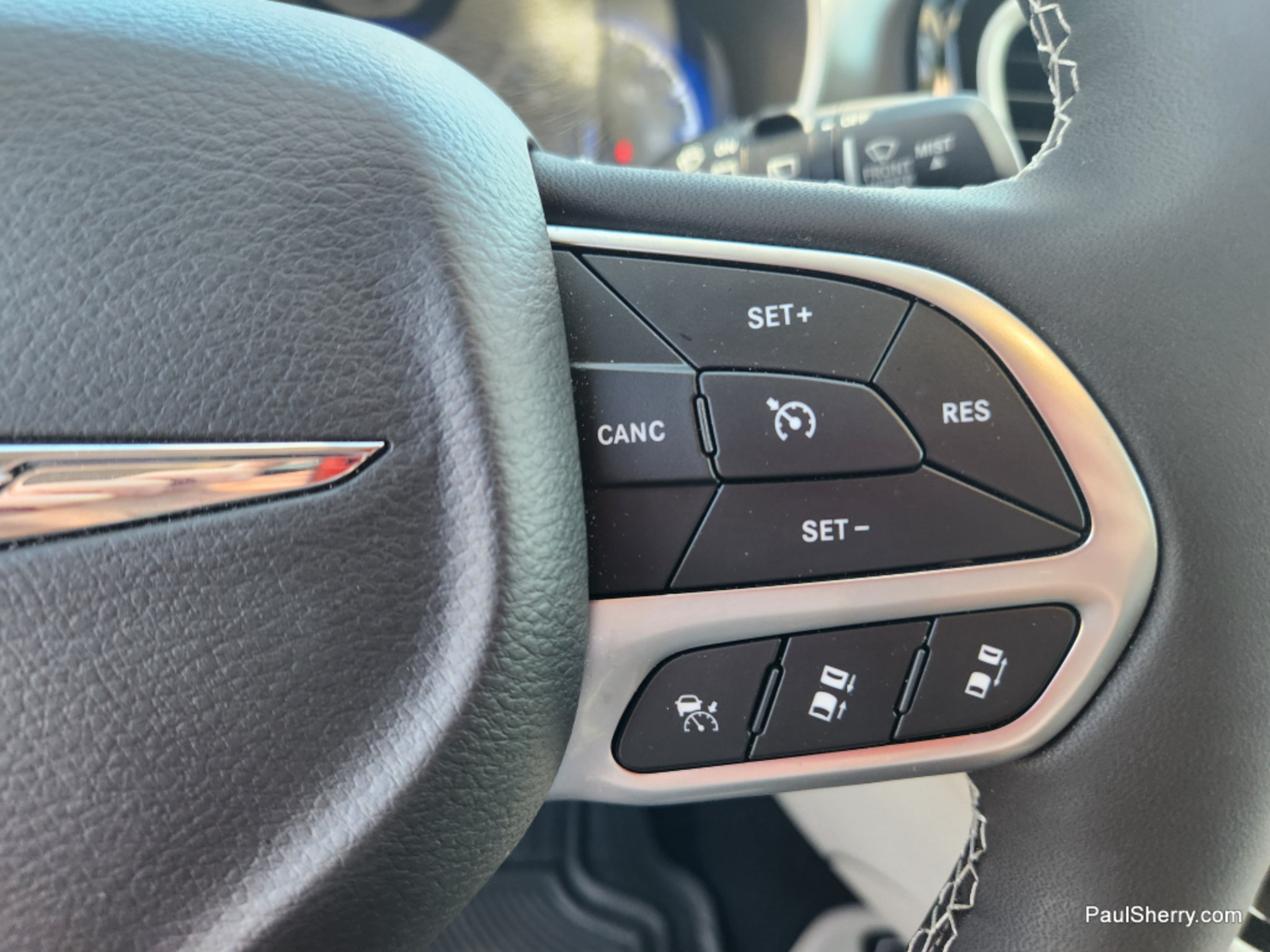 Used 2024 Chrysler Pacifica Touring-L FWD image 38