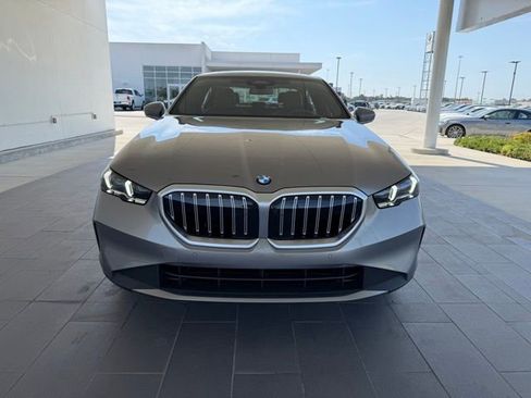 Used 2025 BMW 530i w/ Premium Package image 3