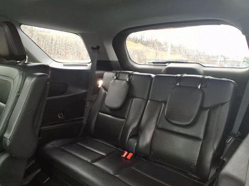 Used 2021 Ford Explorer XLT w/ Equipment Group 202A image 11