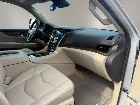 Used 2019 Cadillac Escalade ESV Luxury AWD/4WD image 63