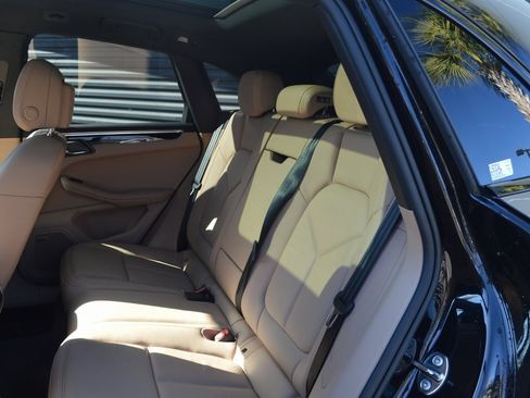 Used 2025 Porsche Macan image 35