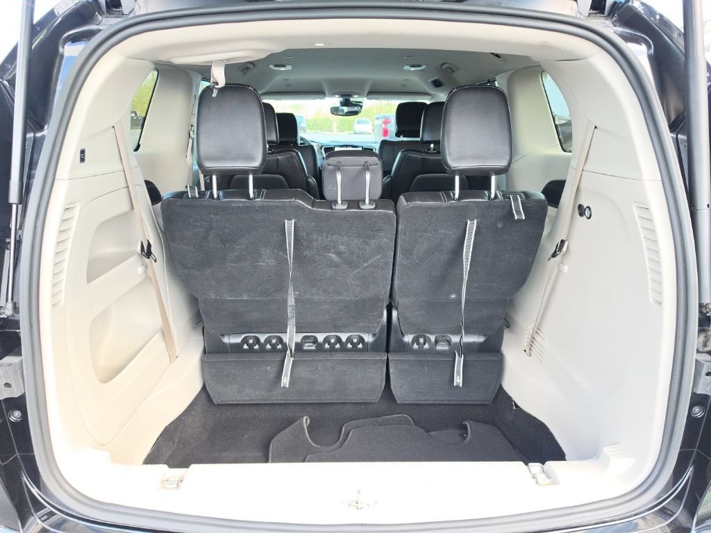 Used 2024 Chrysler Pacifica Touring-L FWD image 29
