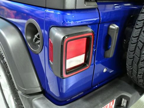 Used 2018 Jeep Wrangler Unlimited Sport S image 12