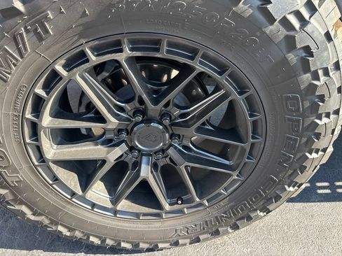 Used 2025 Ford F150 Raptor AWD/4WD image 8