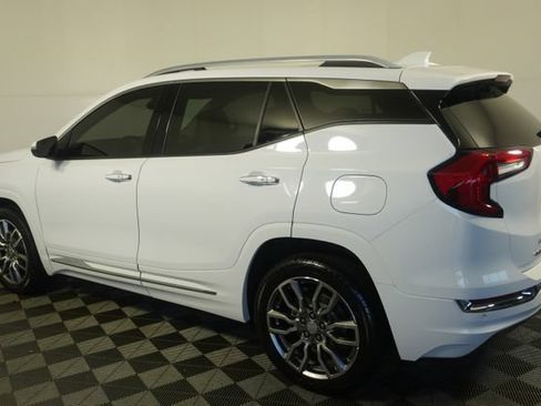 Used 2022 GMC Terrain Denali w/ Denali Premium Package AWD/4WD image 5