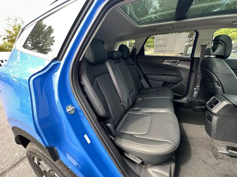 New 2026 Kia Sportage EX w/ EX Panorama Roof Package image 17