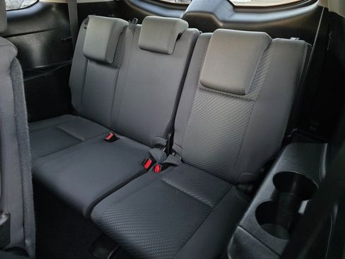 Used 2019 Toyota Highlander LE image 18