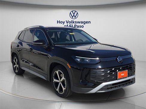 New 2026 Volkswagen Tiguan SE image 1