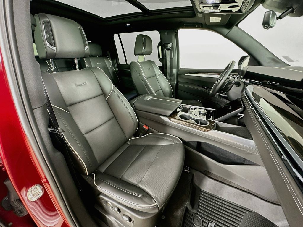 Certified 2026 Cadillac Escalade ESV Luxury w/ LPO, Radiant Package AWD/4WD image 29
