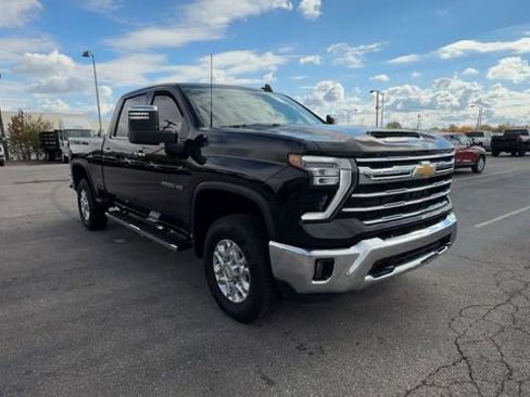 Used 2024 Chevrolet Silverado 2500 LTZ image 2