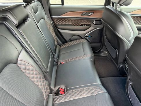 Used 2023 Jeep Grand Cherokee Summit AWD/4WD image 18