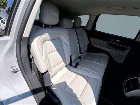 Used 2026 Lincoln Nautilus Premier AWD/4WD image 26