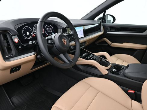 Certified 2026 Porsche Cayenne AWD/4WD image 4