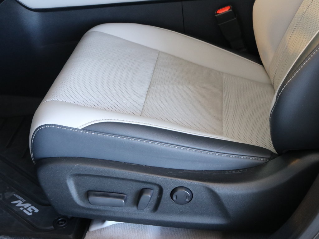 Used 2019 Lexus RX 450h AWD w/ Navigation Package image 28
