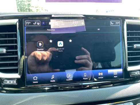 Used 2023 Chrysler Pacifica Touring-L image 26