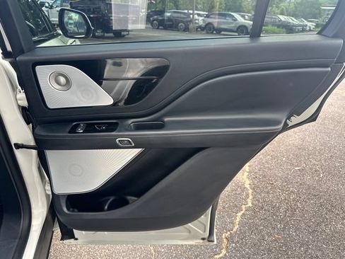 New 2025 Lincoln Aviator Reserve w/ Luxury Package RWD image 16