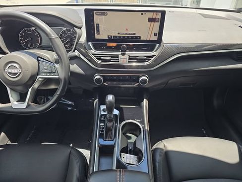 Used 2024 Nissan Altima 2.5 SR w/ SR Premium Package FWD image 13