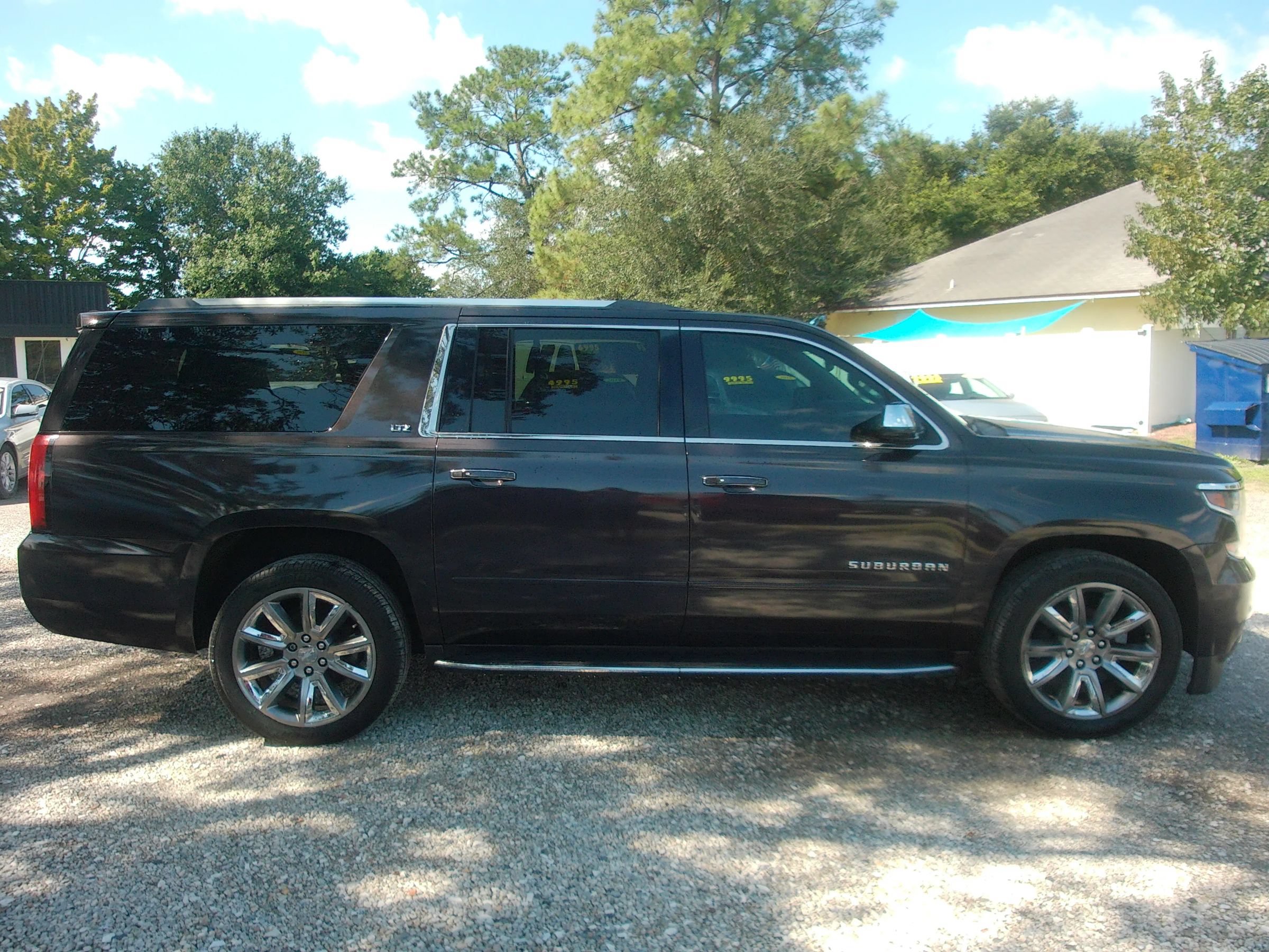 Used 2015 Chevrolet Suburban LTZ RWD image 4